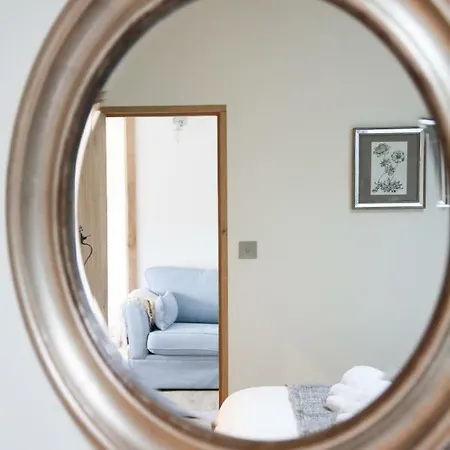 Barley - Cosy Stylish Apartment - Easy Access To Bath And Many Nearby Attractions Box  Exterior photo