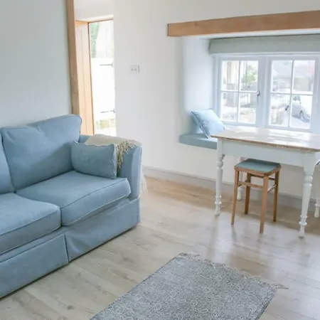 Barley - Cosy Stylish Apartment - Easy Access To Bath And Many Nearby Attractions Box  Exterior photo