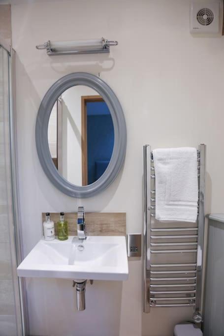 Apartment Barley - Cosy Stylish - Easy Access To Bath And Many Nearby Attractions *